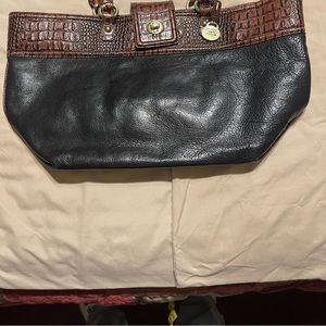 Brahmin purse—no smoke environment—beautiful—outside